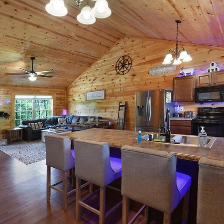 Enchanted Forest Cabin And Teepee! Lights & Laser Show! Private Hot Tub! Unique Stay! Севьервилл Экстерьер фото