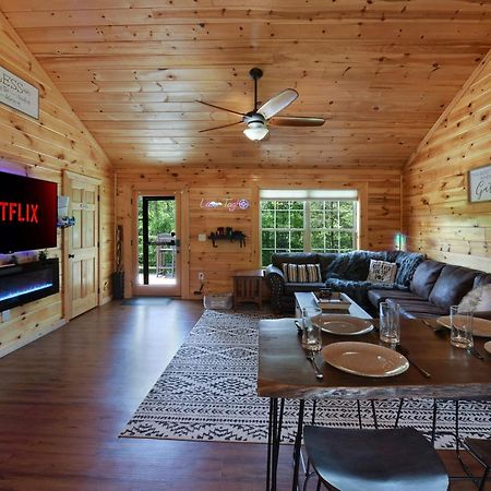 Enchanted Forest Cabin And Teepee! Lights & Laser Show! Private Hot Tub! Unique Stay! Севьервилл Экстерьер фото