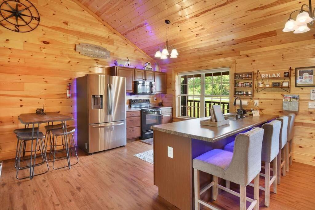 Enchanted Forest Cabin And Teepee! Lights & Laser Show! Private Hot Tub! Unique Stay! Севьервилл Экстерьер фото