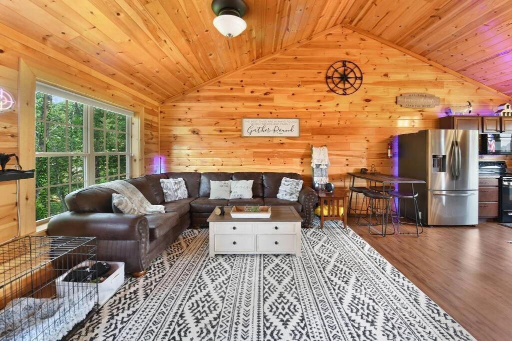 Enchanted Forest Cabin And Teepee! Lights & Laser Show! Private Hot Tub! Unique Stay! Севьервилл Экстерьер фото