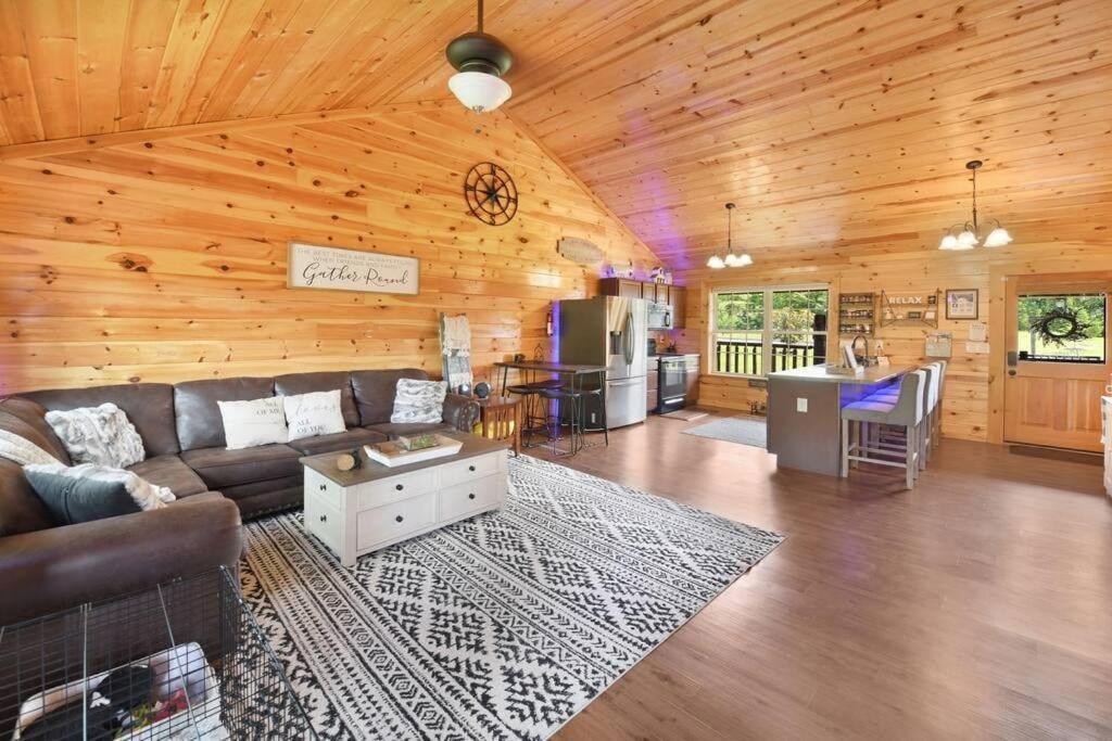 Enchanted Forest Cabin And Teepee! Lights & Laser Show! Private Hot Tub! Unique Stay! Севьервилл Экстерьер фото