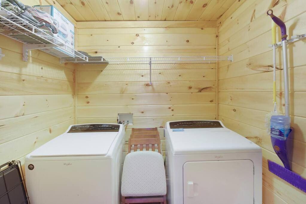 Enchanted Forest Cabin And Teepee! Lights & Laser Show! Private Hot Tub! Unique Stay! Севьервилл Экстерьер фото