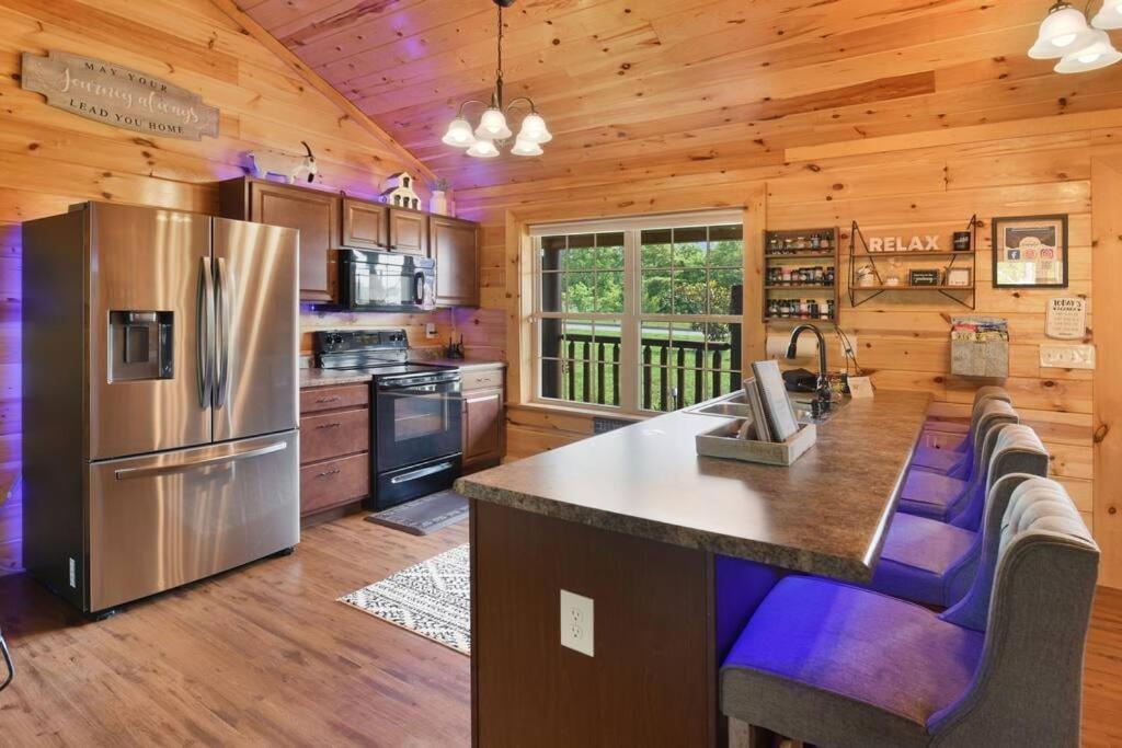 Enchanted Forest Cabin And Teepee! Lights & Laser Show! Private Hot Tub! Unique Stay! Севьервилл Экстерьер фото