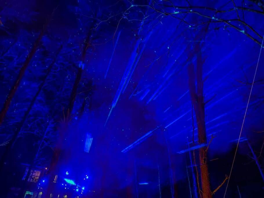 Enchanted Forest Cabin And Teepee! Lights & Laser Show! Private Hot Tub! Unique Stay! Севьервилл Экстерьер фото