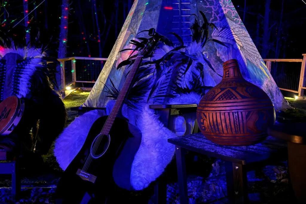Enchanted Forest Cabin And Teepee! Lights & Laser Show! Private Hot Tub! Unique Stay! Севьервилл Экстерьер фото