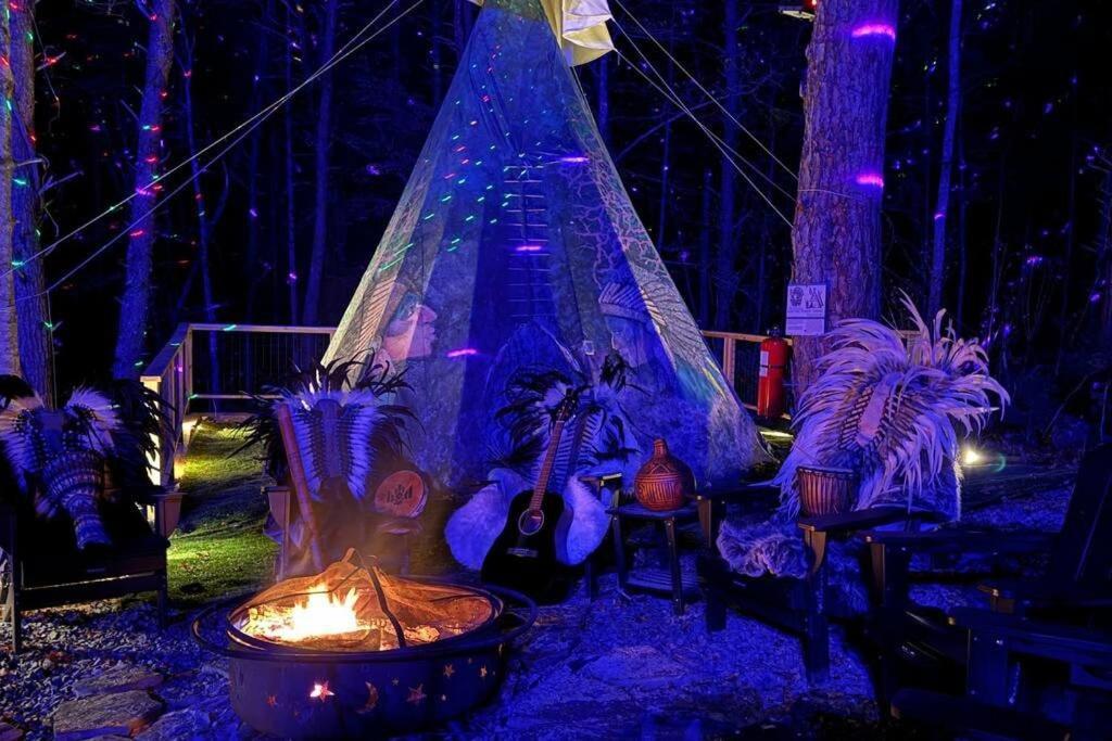 Enchanted Forest Cabin And Teepee! Lights & Laser Show! Private Hot Tub! Unique Stay! Севьервилл Экстерьер фото