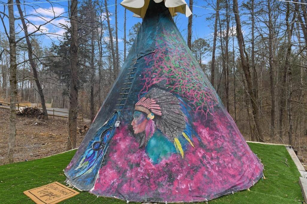 Enchanted Forest Cabin And Teepee! Lights & Laser Show! Private Hot Tub! Unique Stay! Севьервилл Экстерьер фото