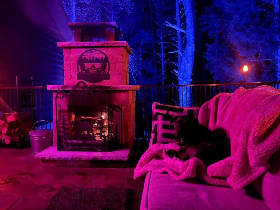 Enchanted Forest Cabin And Teepee! Lights & Laser Show! Private Hot Tub! Unique Stay! Севьервилл Экстерьер фото