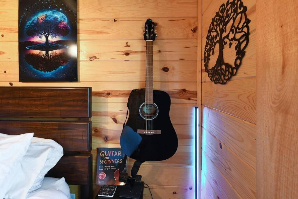 Enchanted Forest Cabin And Teepee! Lights & Laser Show! Private Hot Tub! Unique Stay! Севьервилл Экстерьер фото