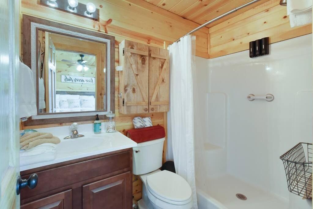 Enchanted Forest Cabin And Teepee! Lights & Laser Show! Private Hot Tub! Unique Stay! Севьервилл Экстерьер фото