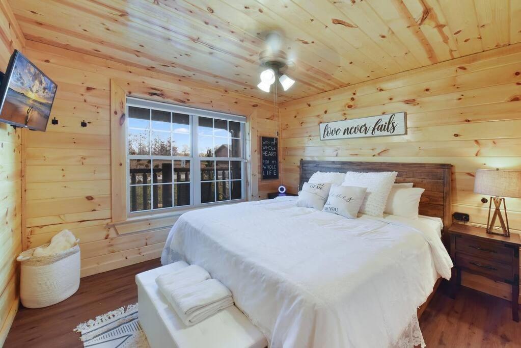 Enchanted Forest Cabin And Teepee! Lights & Laser Show! Private Hot Tub! Unique Stay! Севьервилл Экстерьер фото