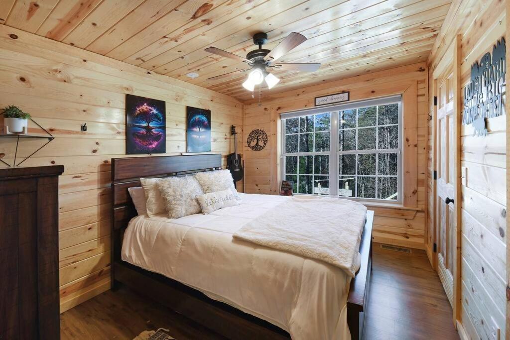 Enchanted Forest Cabin And Teepee! Lights & Laser Show! Private Hot Tub! Unique Stay! Севьервилл Экстерьер фото