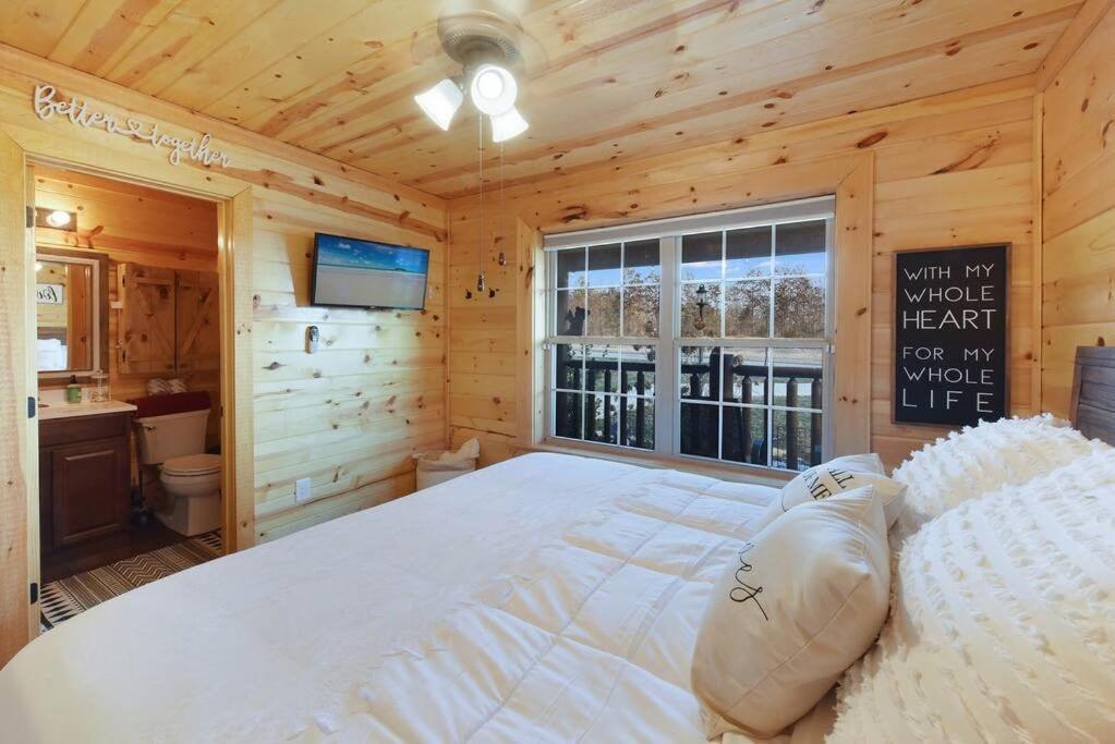 Enchanted Forest Cabin And Teepee! Lights & Laser Show! Private Hot Tub! Unique Stay! Севьервилл Экстерьер фото