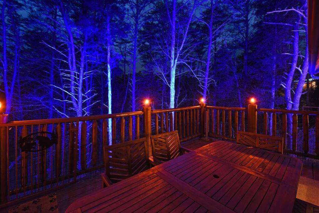 Enchanted Forest Cabin And Teepee! Lights & Laser Show! Private Hot Tub! Unique Stay! Севьервилл Экстерьер фото